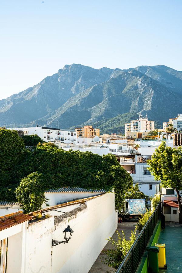 Escuela Village Marbella Bagian luar foto