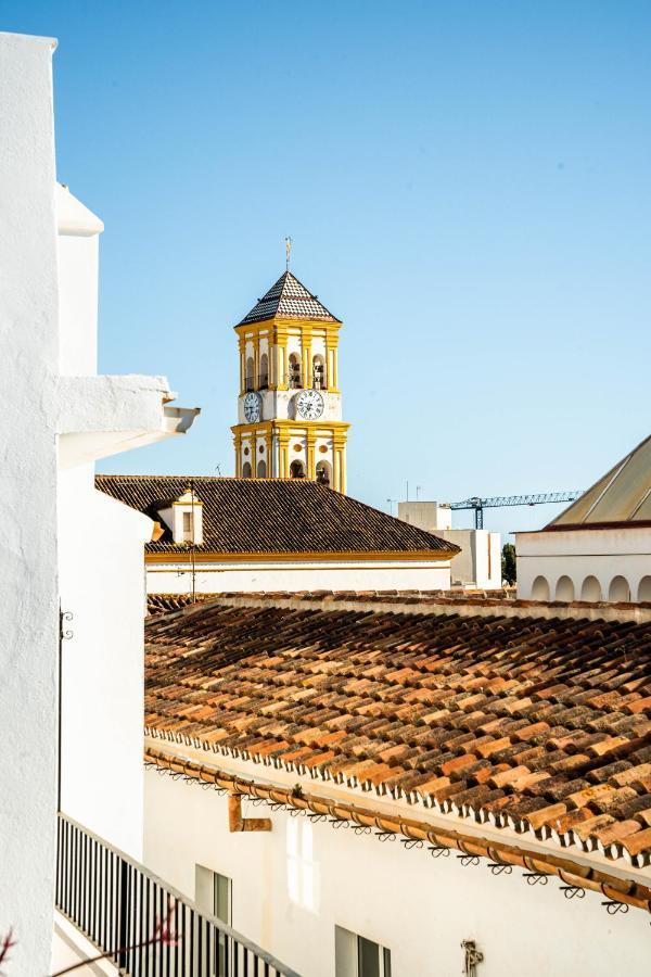 Escuela Village Marbella Bagian luar foto