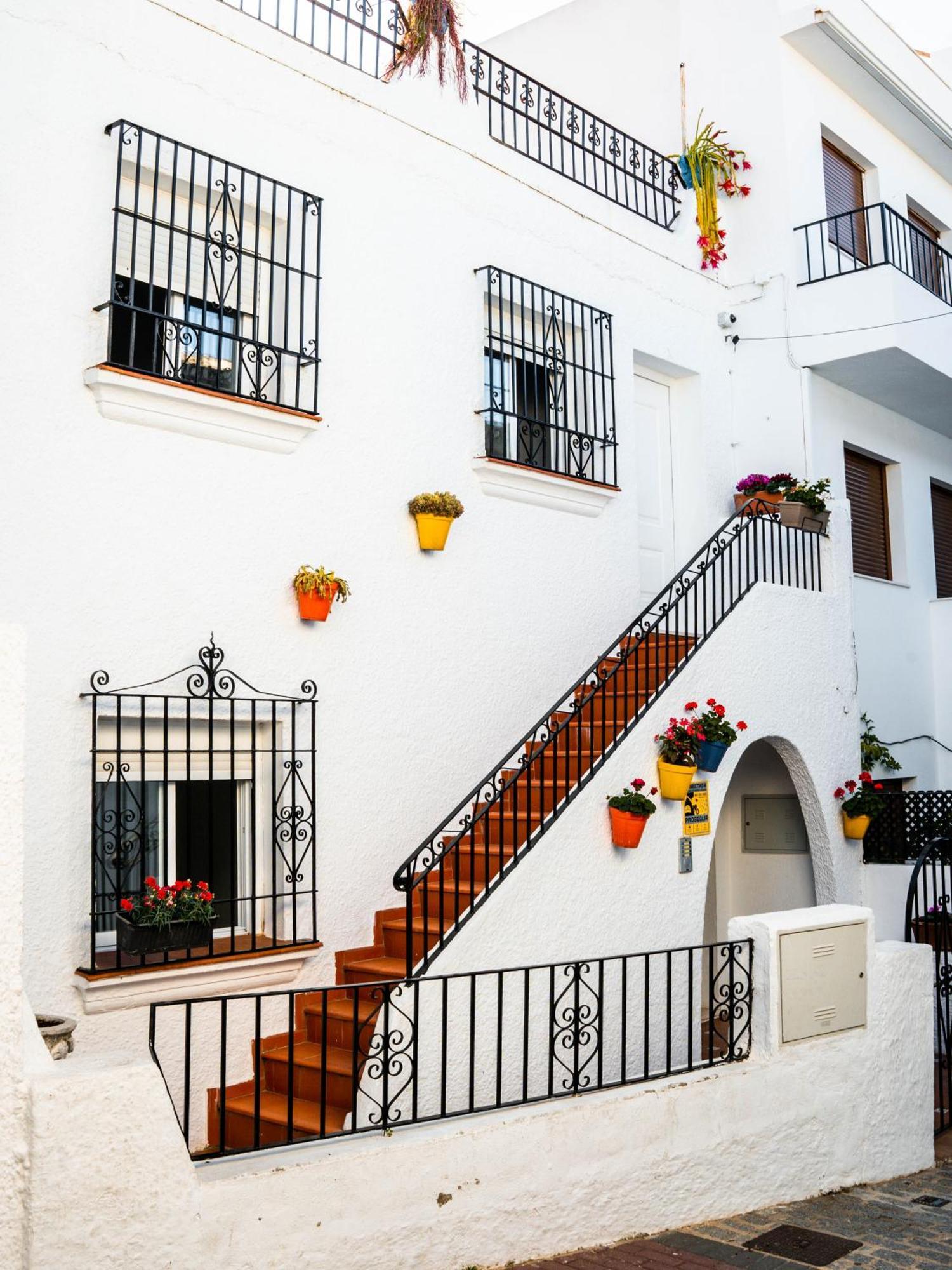 Escuela Village Marbella Bagian luar foto
