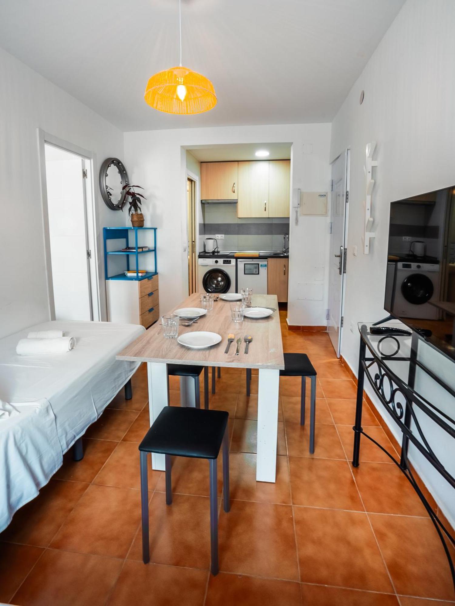 Escuela Village Marbella Bagian luar foto
