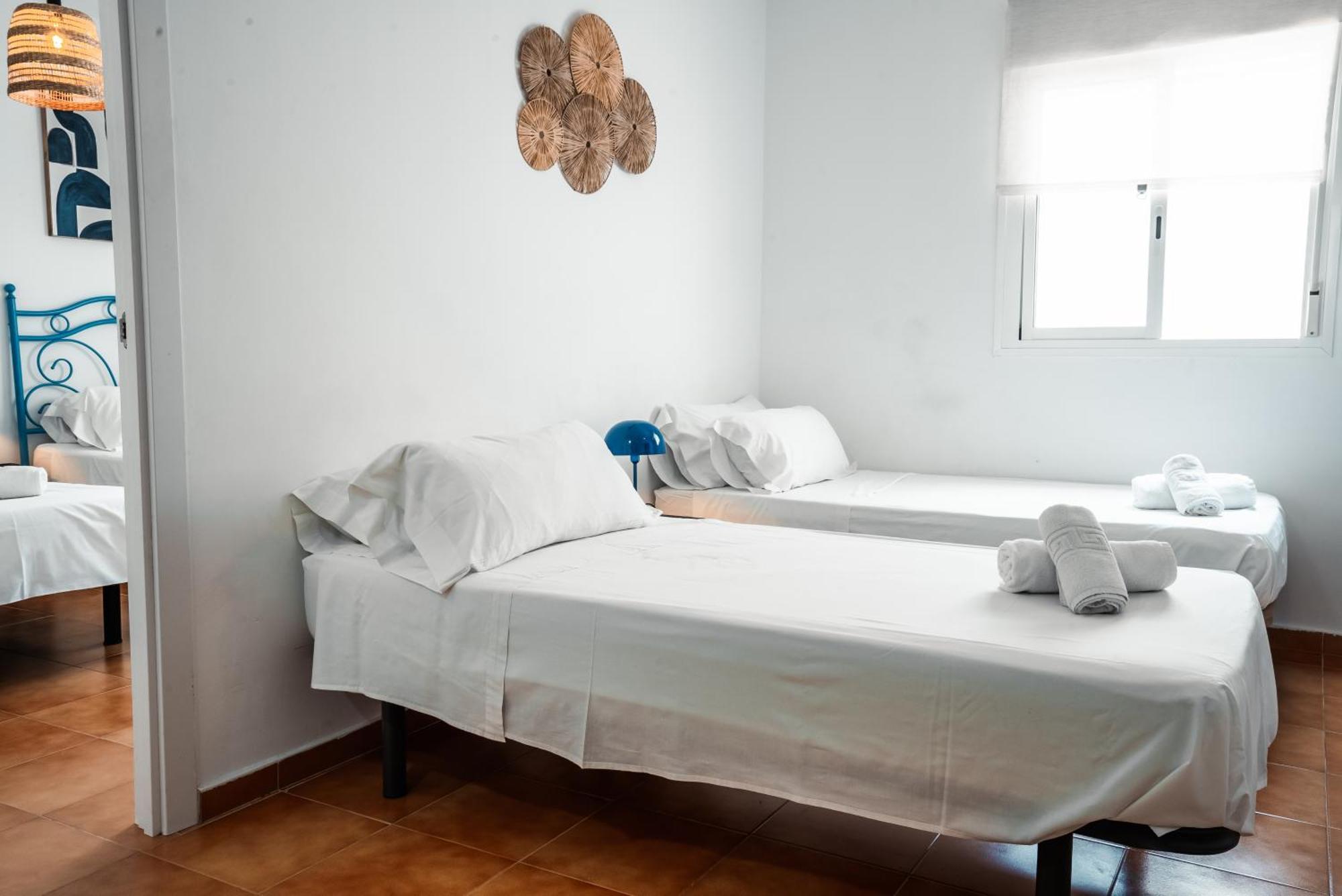 Escuela Village Marbella Bagian luar foto